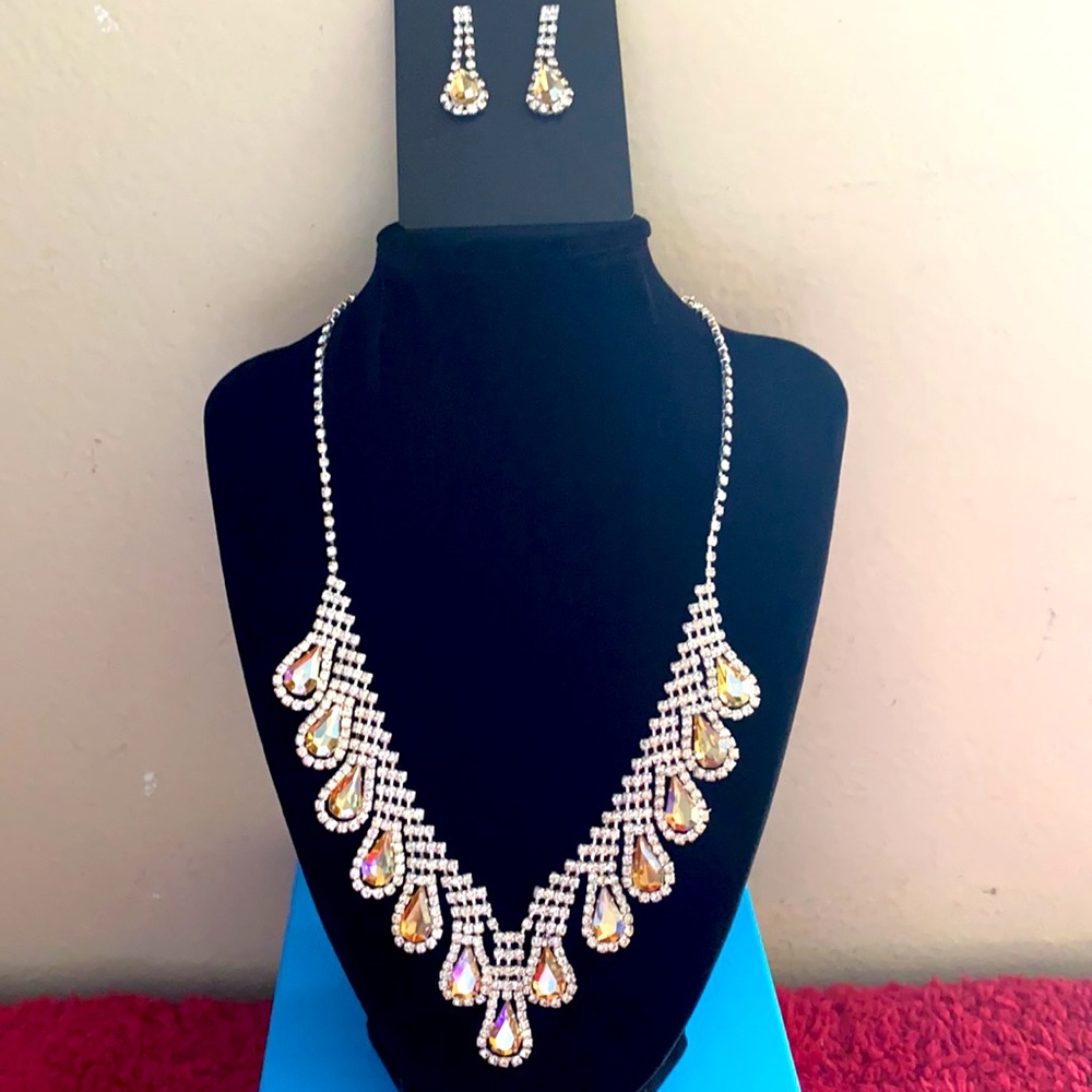 NWT “Set of Crystals Bridal Necklace & Earrings”